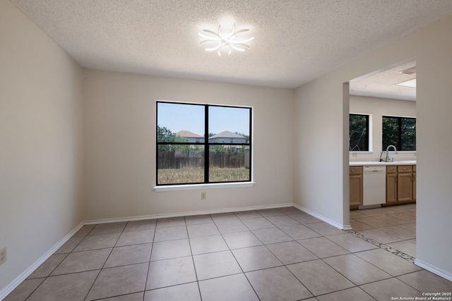 6647 BEECH TRAIL DR, Converse, TX 78109