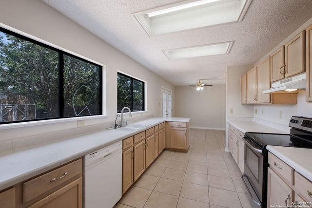 6647 BEECH TRAIL DR, Converse, TX 78109