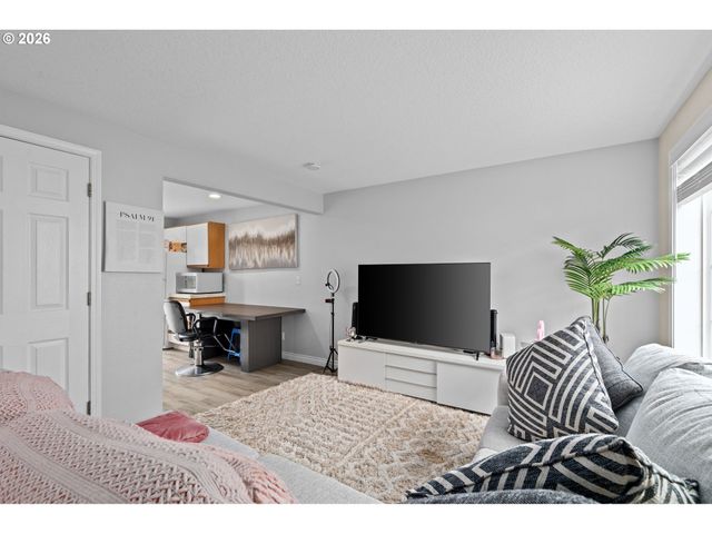 18220 Se PINE St, Portland, OR 97233