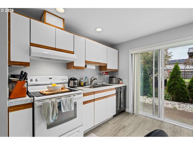 18220 Se PINE St, Portland, OR 97233
