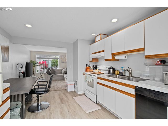 18220 Se PINE St, Portland, OR 97233