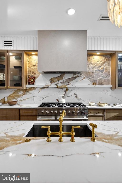 5136 WAYNE AVE, Philadelphia, PA 19144