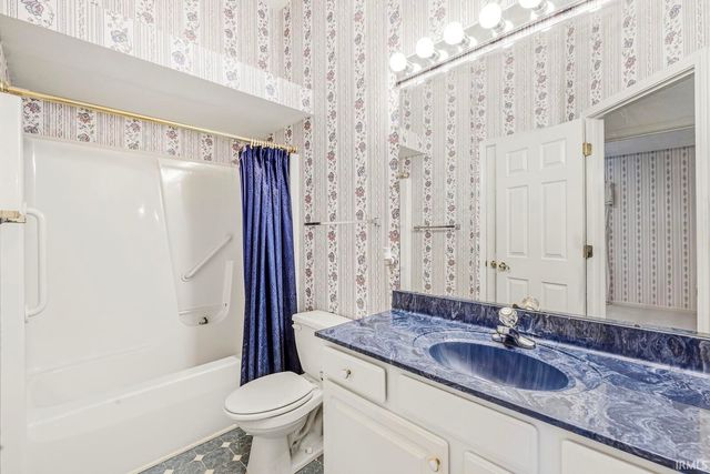 5318 Larkspur Drive, South Bend, IN 46614