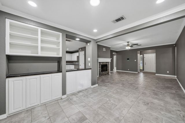 607 Meadowbrook Drive, Burleson, TX 76028