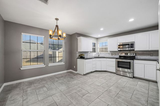 607 Meadowbrook Drive, Burleson, TX 76028
