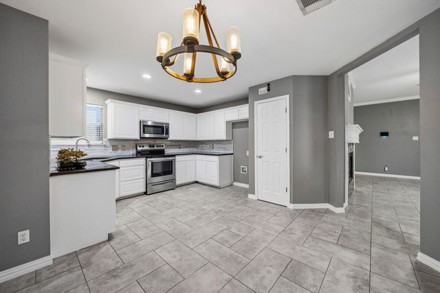 607 Meadowbrook Drive, Burleson, TX 76028