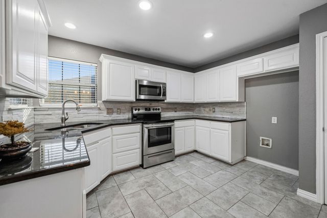 607 Meadowbrook Drive, Burleson, TX 76028