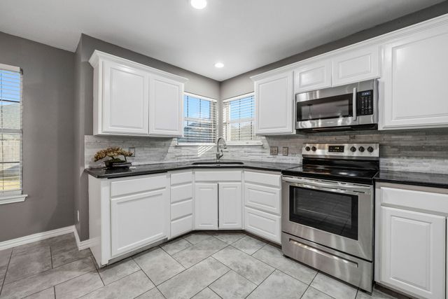 607 Meadowbrook Drive, Burleson, TX 76028