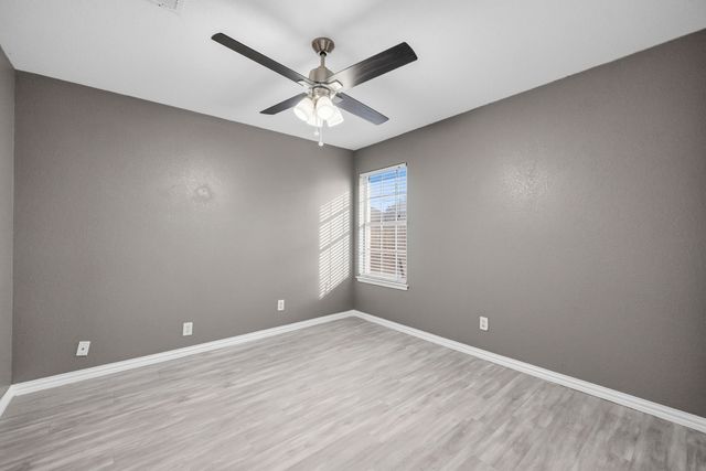 607 Meadowbrook Drive, Burleson, TX 76028