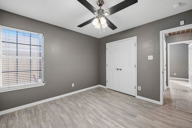 607 Meadowbrook Drive, Burleson, TX 76028