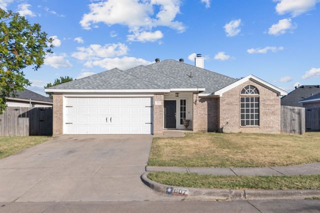 607 Meadowbrook Drive, Burleson, TX 76028