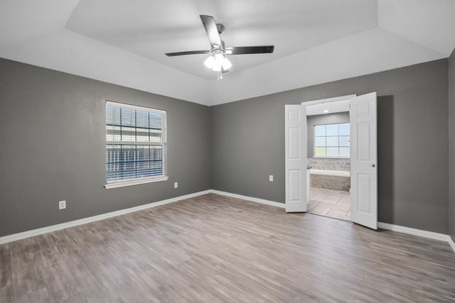 607 Meadowbrook Drive, Burleson, TX 76028