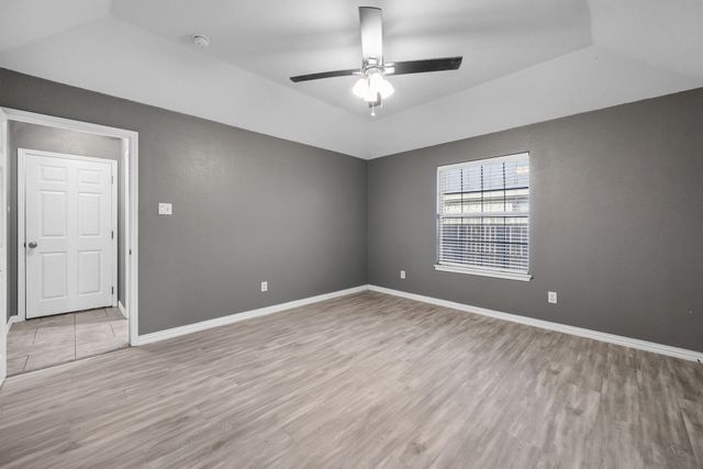607 Meadowbrook Drive, Burleson, TX 76028