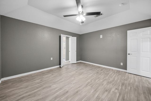 607 Meadowbrook Drive, Burleson, TX 76028