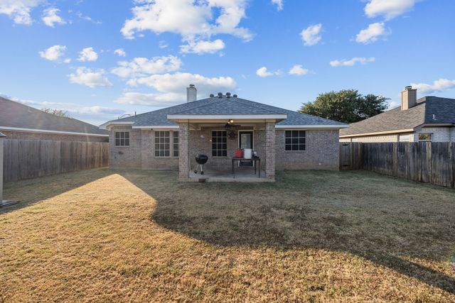 607 Meadowbrook Drive, Burleson, TX 76028