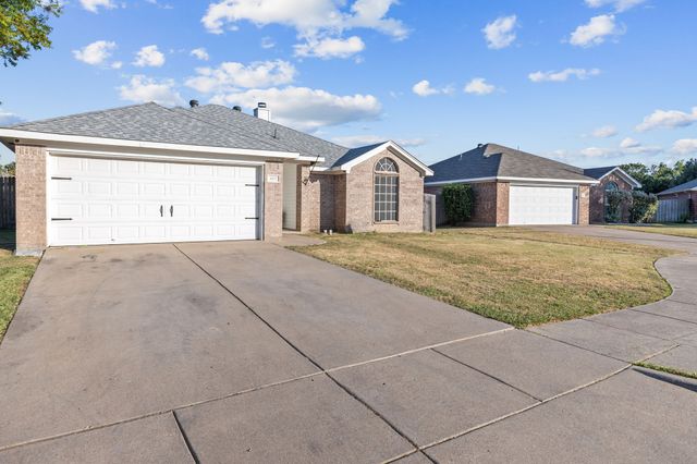 607 Meadowbrook Drive, Burleson, TX 76028