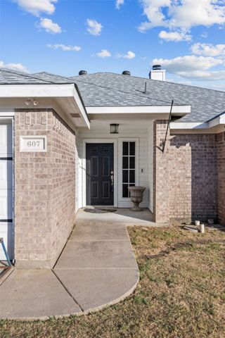 607 Meadowbrook Drive, Burleson, TX 76028