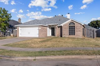 607 Meadowbrook Drive, Burleson, TX 76028