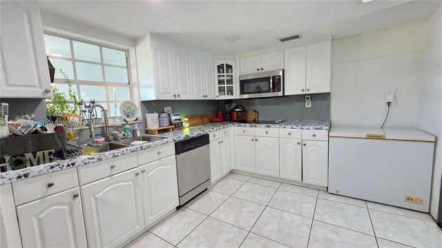 12320 SW 39th St, Miami, FL 33175