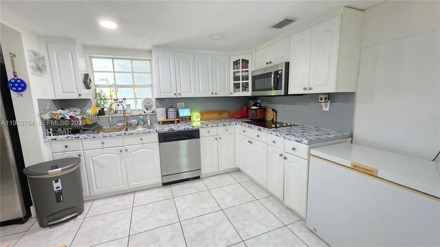 12320 SW 39th St, Miami, FL 33175