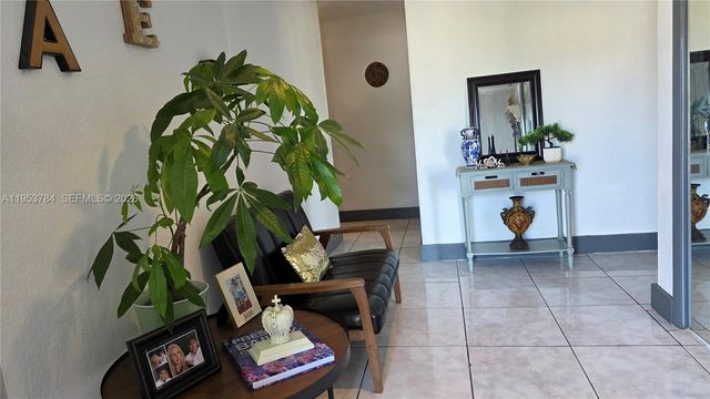 12320 SW 39th St, Miami, FL 33175