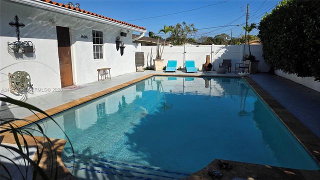 12320 SW 39th St, Miami, FL 33175