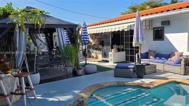 12320 SW 39th St, Miami, FL 33175