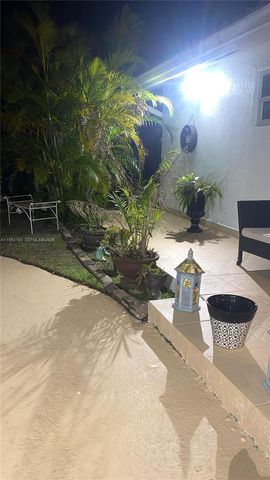 12320 SW 39th St, Miami, FL 33175