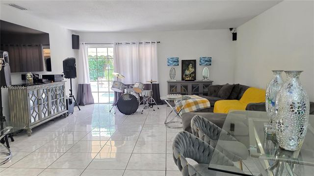 12320 SW 39th St, Miami, FL 33175