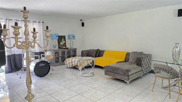 12320 SW 39th St, Miami, FL 33175
