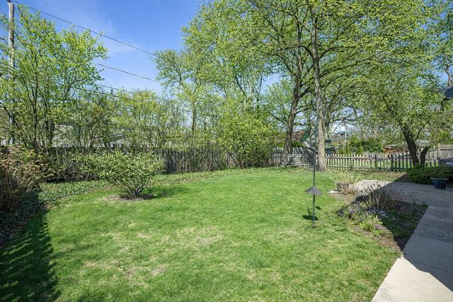 1008 Oxford Road, Deerfield, IL 60015