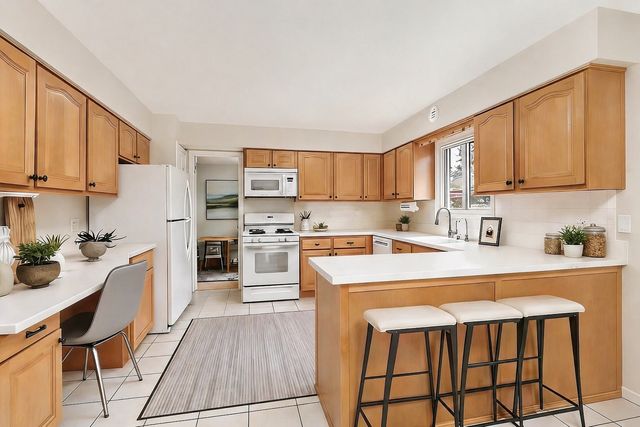 1008 Oxford Road, Deerfield, IL 60015