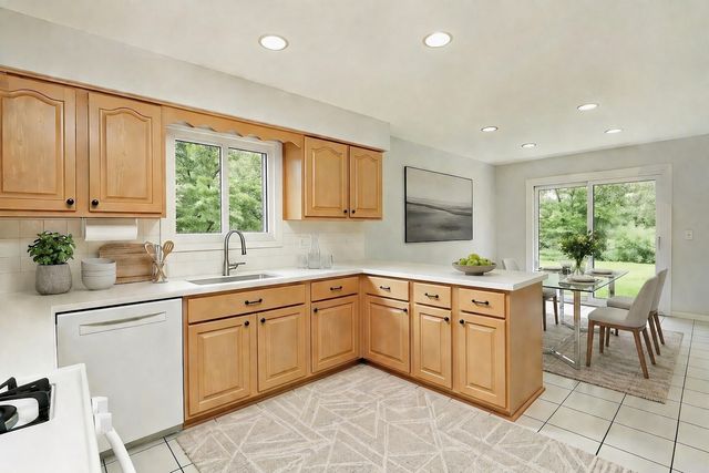 1008 Oxford Road, Deerfield, IL 60015