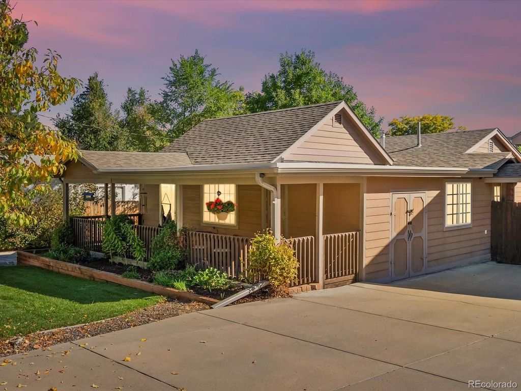 1260 Welch St, Lakewood, CO 80401