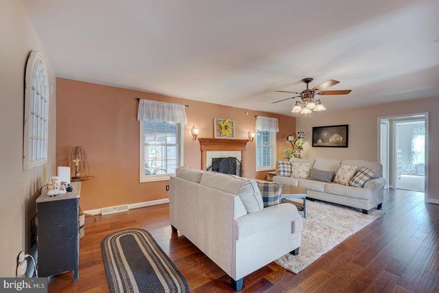 33 MILBOURN MANOR DR, Camden Wyoming, DE 19934