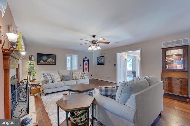 33 MILBOURN MANOR DR, Camden Wyoming, DE 19934