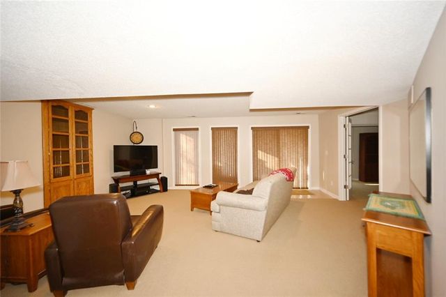 6206 N Strathbury Avenue, Kansas City, MO 64151