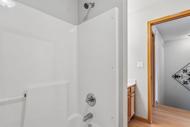 592 SE Williams Court, Waukee, IA 50263