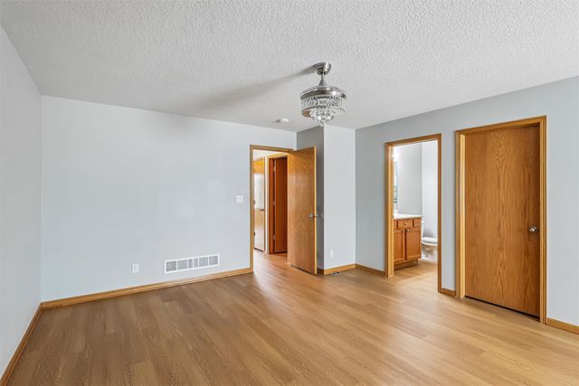 592 SE Williams Court, Waukee, IA 50263