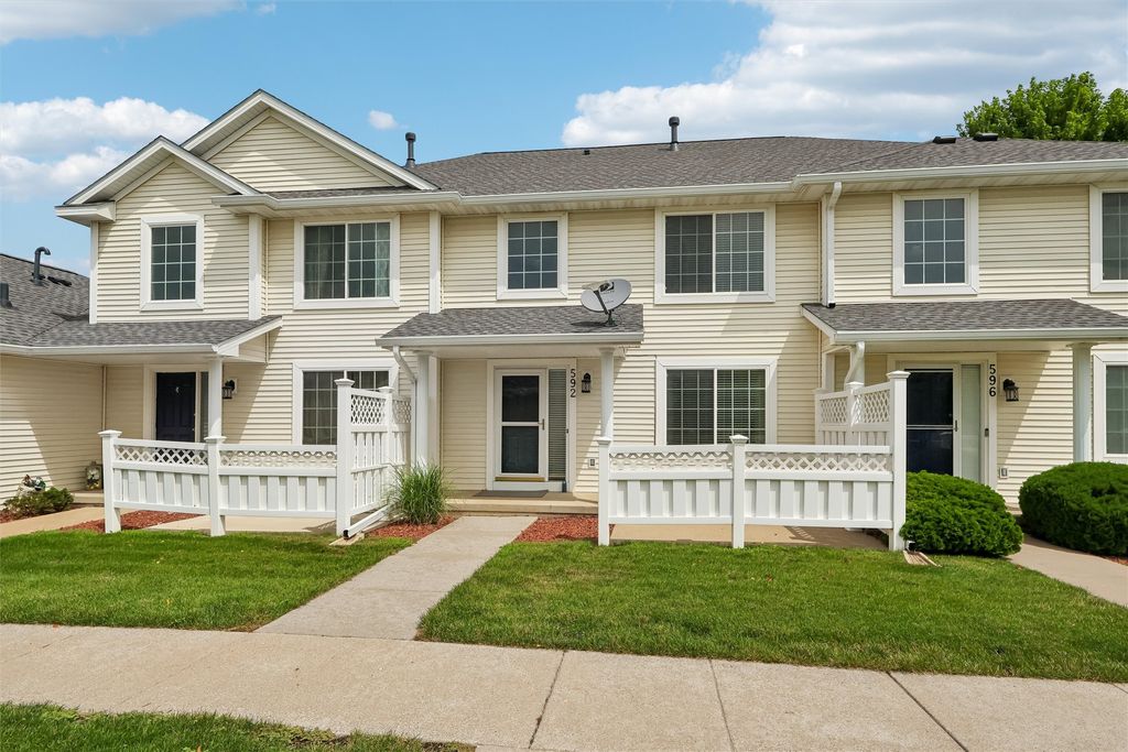592 SE Williams Court, Waukee, IA 50263