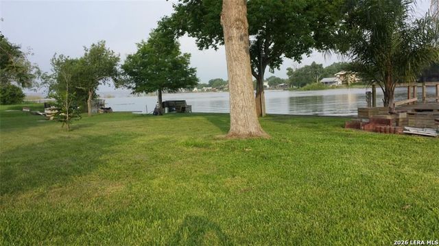 155 Harbor Circle, Mathis, TX 78368