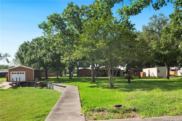 155 Harbor Circle, Mathis, TX 78368
