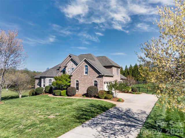 5873 Bakers Point, Hickory, NC 28602