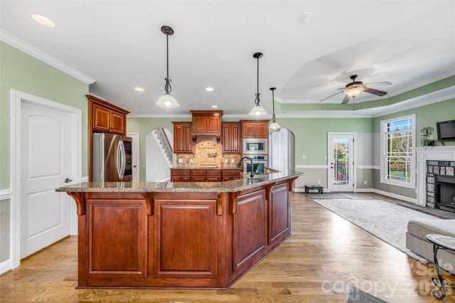 5873 Bakers Point, Hickory, NC 28602