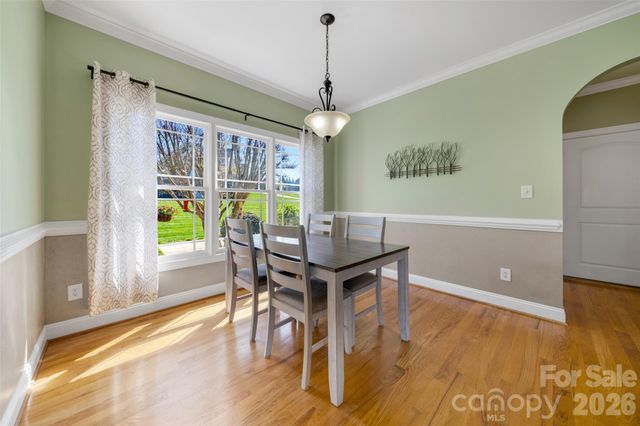 5873 Bakers Point, Hickory, NC 28602