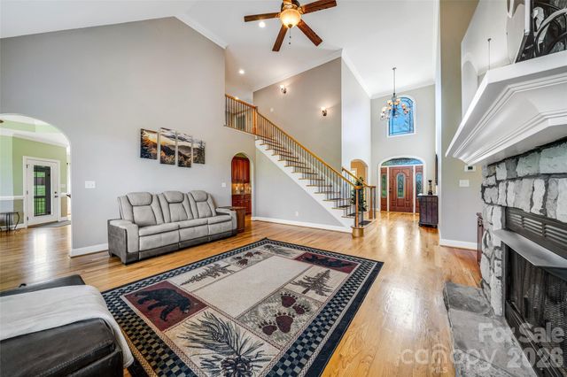 5873 Bakers Point, Hickory, NC 28602