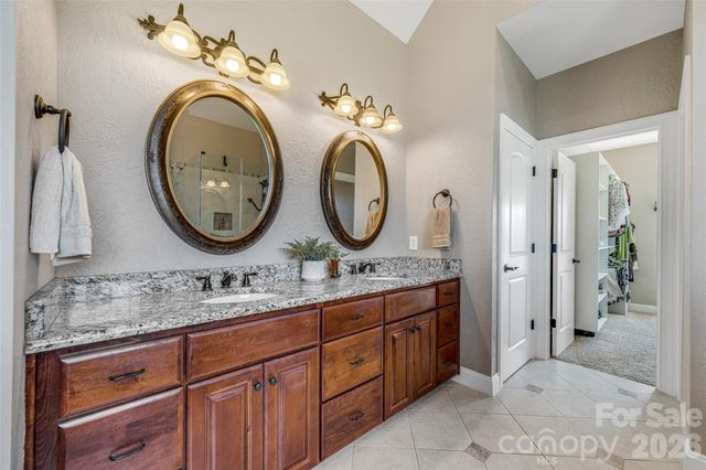 5873 Bakers Point, Hickory, NC 28602