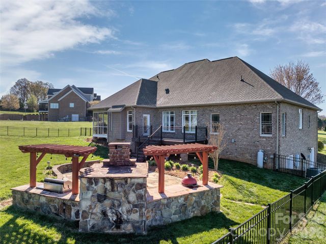 5873 Bakers Point, Hickory, NC 28602