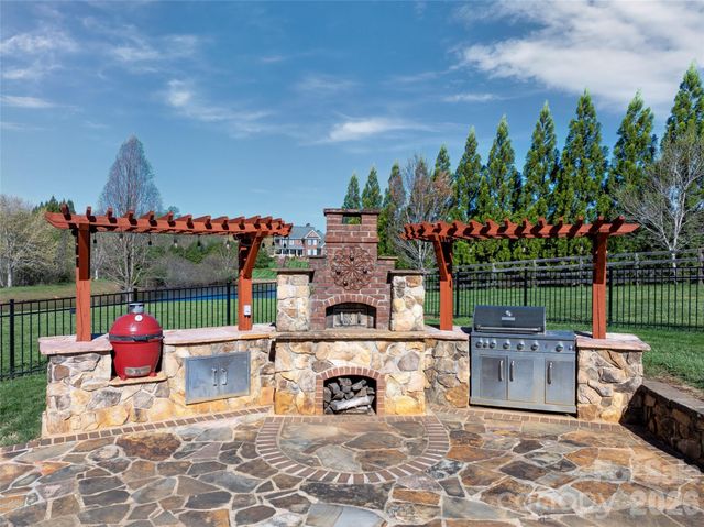 5873 Bakers Point, Hickory, NC 28602