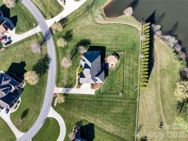 5873 Bakers Point, Hickory, NC 28602